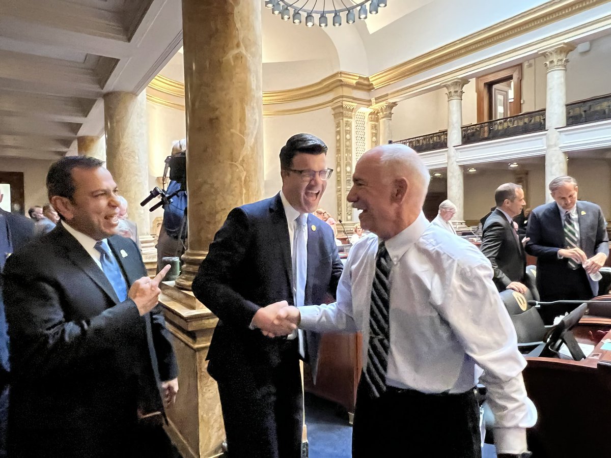 KYSenateGOP's tweet photo. Senator @maxwellwise just introduced, and the Senate adopted, a resolution recognizing @ky_lrc photographer Bruce Phillips, who will soon be retiring. 

Bruce is an incredible talent. Thanks for everything, Bruce! https://t.co/HWReN51l7r