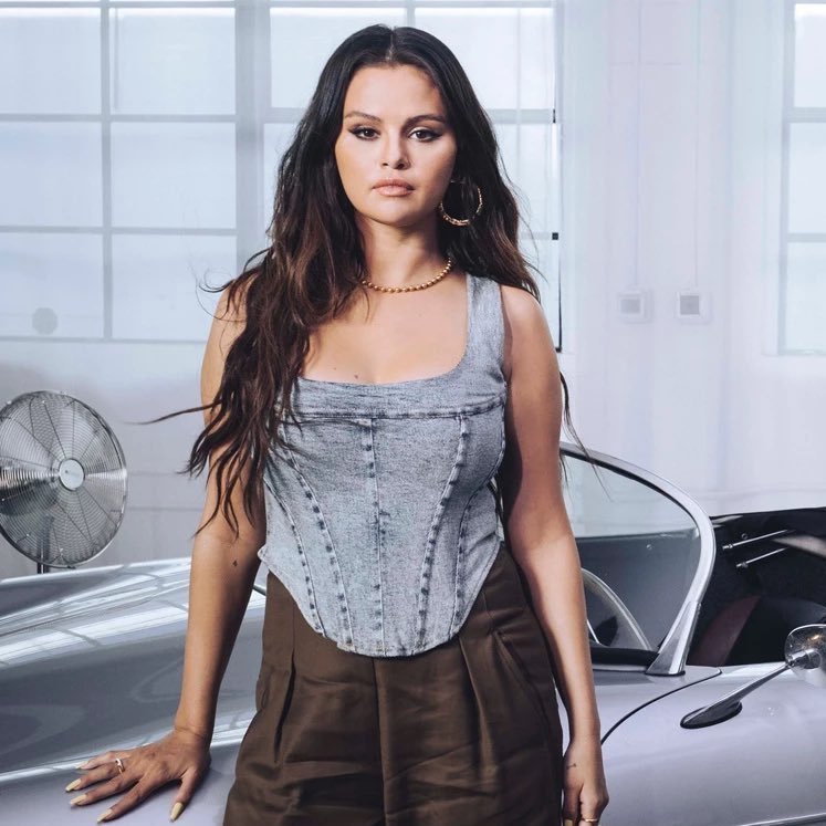 TheAngeIsg's tweet photo. I’m sorry but Calm Down By Selena Gomez &amp; Rema deserve so much more 😭 it’s a hit https://t.co/YZVIlfMJan