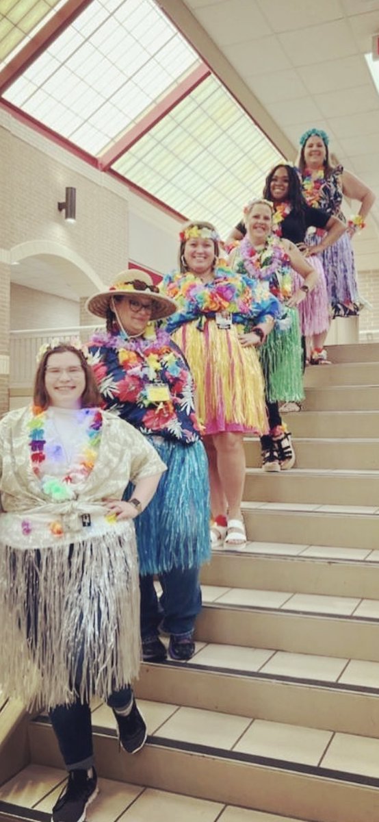 TheRealMrsPeck's tweet photo. Aloha from your favorite English 3 teachers! 🌺🌺🌺🌺 https://t.co/rFD5YaWlvA
