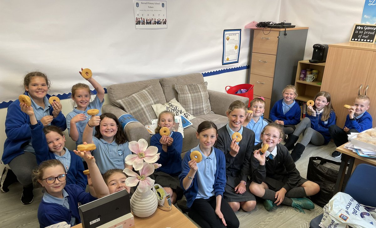 mrsgibney7's tweet photo. Training our newly-recruited P6 Restore Reps. Of course, we needed donuts to reward ourselves for our hard work!๐ #restorereps #peermediators https://t.co/DLzHzKdKII