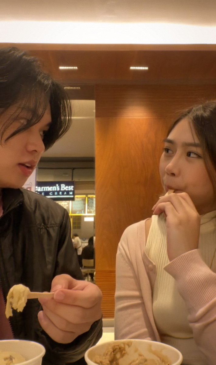 migwais's tweet photo. ice cream date ( ꈍᴗꈍ) https://t.co/1us8LoXbrL
