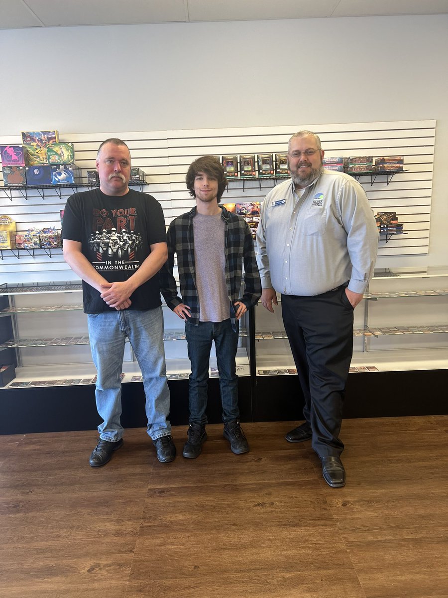 rshaw45005's tweet photo. Join me in welcoming @CardSwarm to Huber Heights. It was great meeting Richard &amp; Cody and touring their store located near Kroger at 7683 Troy Pike. https://t.co/Egt7LNn6pl
