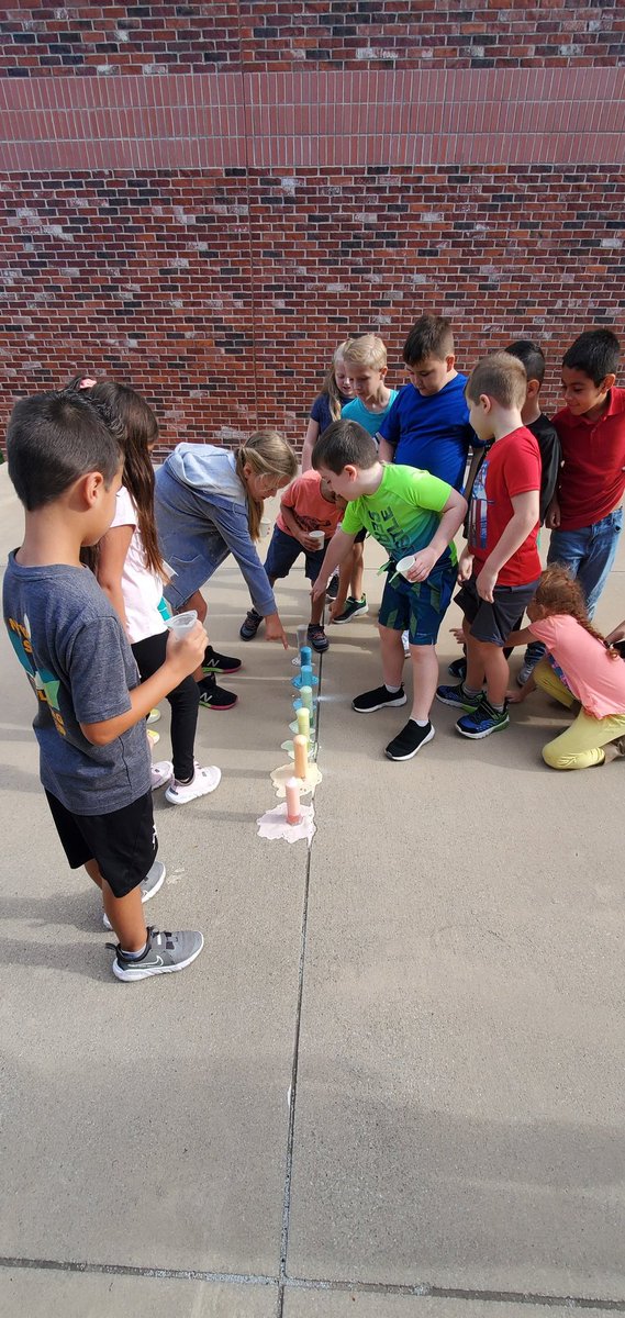 Early morning volcano experiments with 1st and 2nd because you're never too young to learn about chemical reactions! #Steminist #DavisDriven <a href="/DavisElemRCISD/">DavisElemRCISD</a>