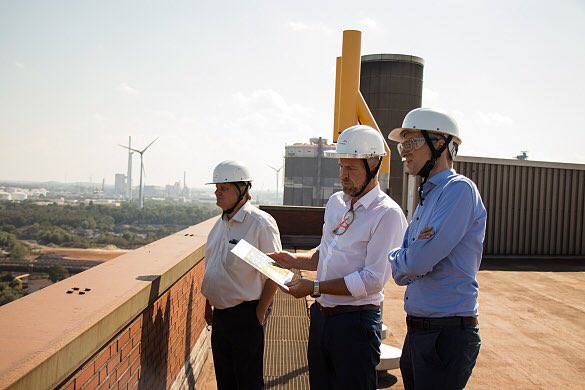 Senator Strehl besuchte mit @MartinHagenHB das Bremer Stahlwerk. #Strehl: "Ohne die Umrüstung des Bremer Stahlwerks auf #Wasserstoff ist es unmöglich, #Bremen klimaneutral zu machen.“ #Klimaschutz PM: senatspressestelle.bremen.de/pressemitteilu…