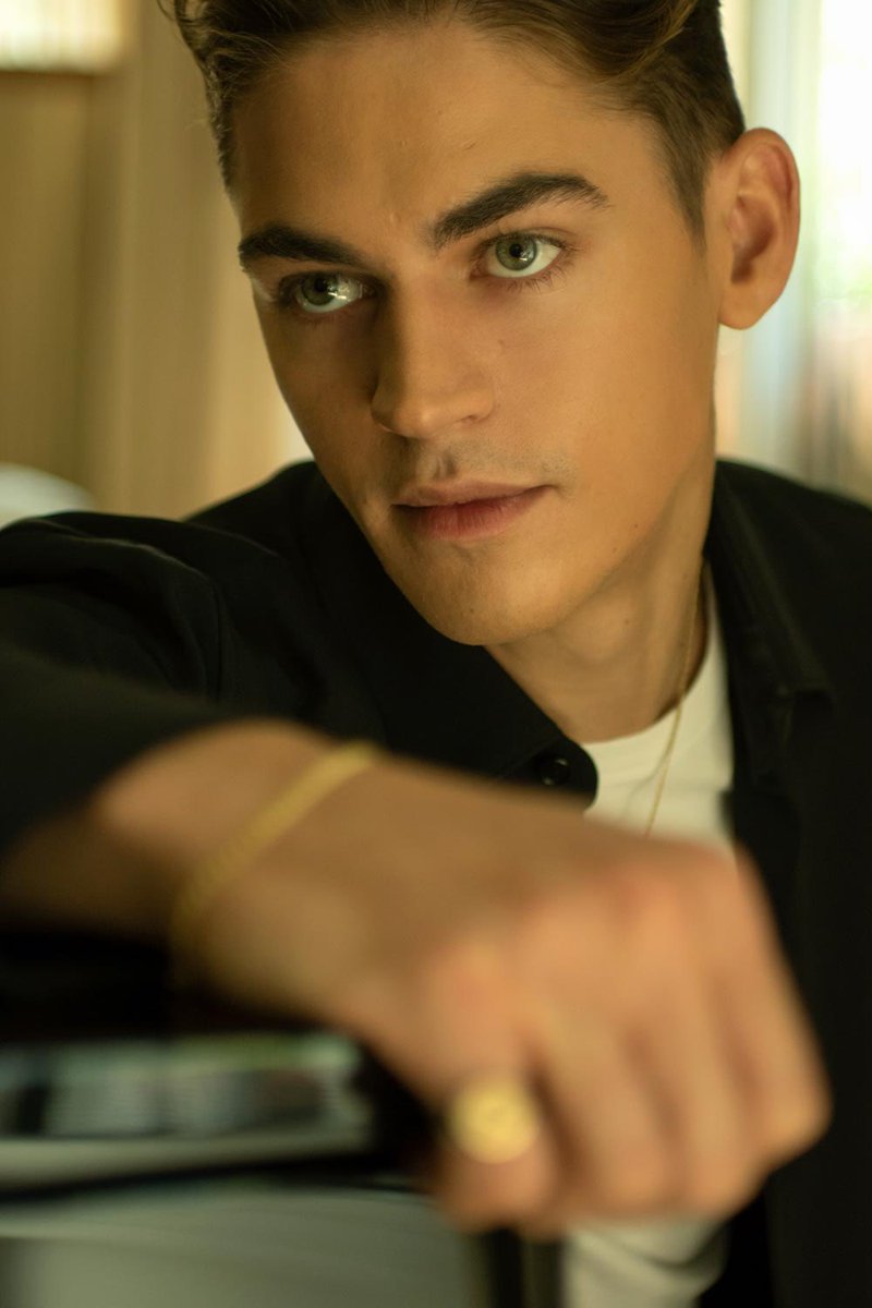 herofthourly's tweet photo. hero fiennes tiffin the man that you are https://t.co/HWFwhnqqd5