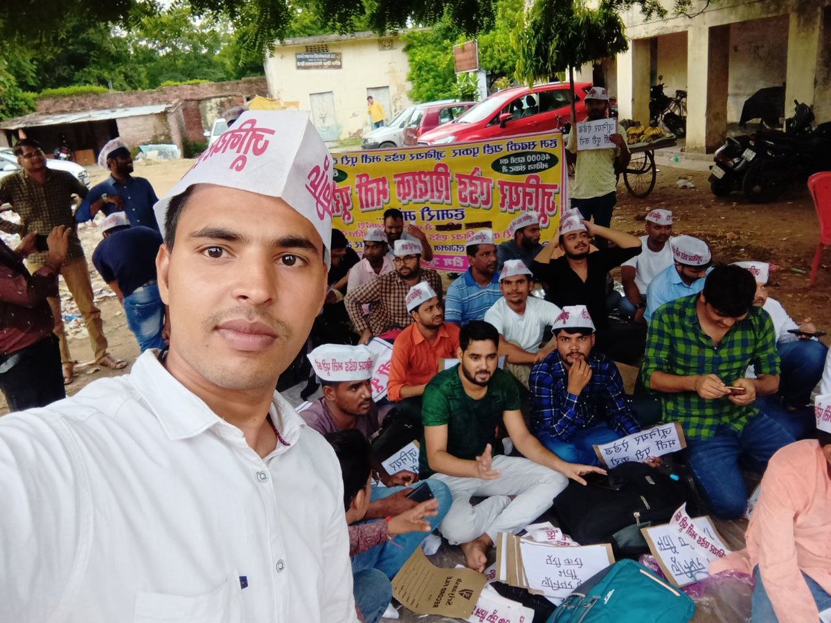VineetS21950010's tweet photo. जूनियर ऐडेड भर्ती परीक्षा सम्पन्न हुए 1 वर्ष होने को है लेकिन हम सब का भविष्य बीच भवर में लटका है रिजल्ट तक घोषित न हुआ है अभी इसमे हम सब का क्या दोष है ?क्या हम सब के साथ न्याय नही किया जाएगा?
@myogiadityanath @Aamitabh2 @SarvendraEdu @BharatN46692416 @thisissanjubjp @News18UP https://t.co/FYblCeKRXX