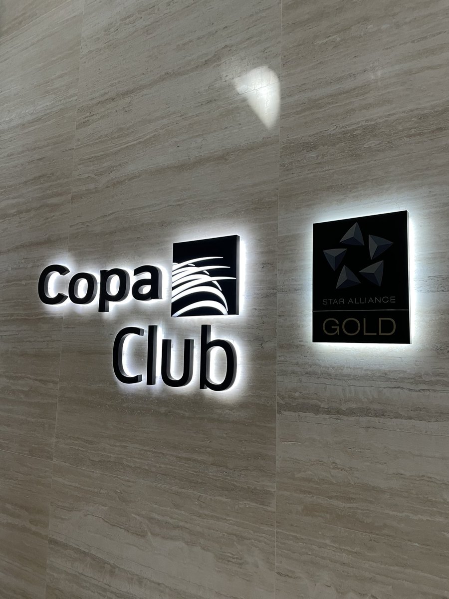 RodolfoRuizA's tweet photo. Conociendo la muy hermosa y nueva T2 del Aeropuerto de Tocumen (@tocumenaero) así como el nuevo Salón VIP #CopaClub de @CopaAirlines ✈️. ¡Muchas felicitaciones a ambos! https://t.co/x3HdUD92lL