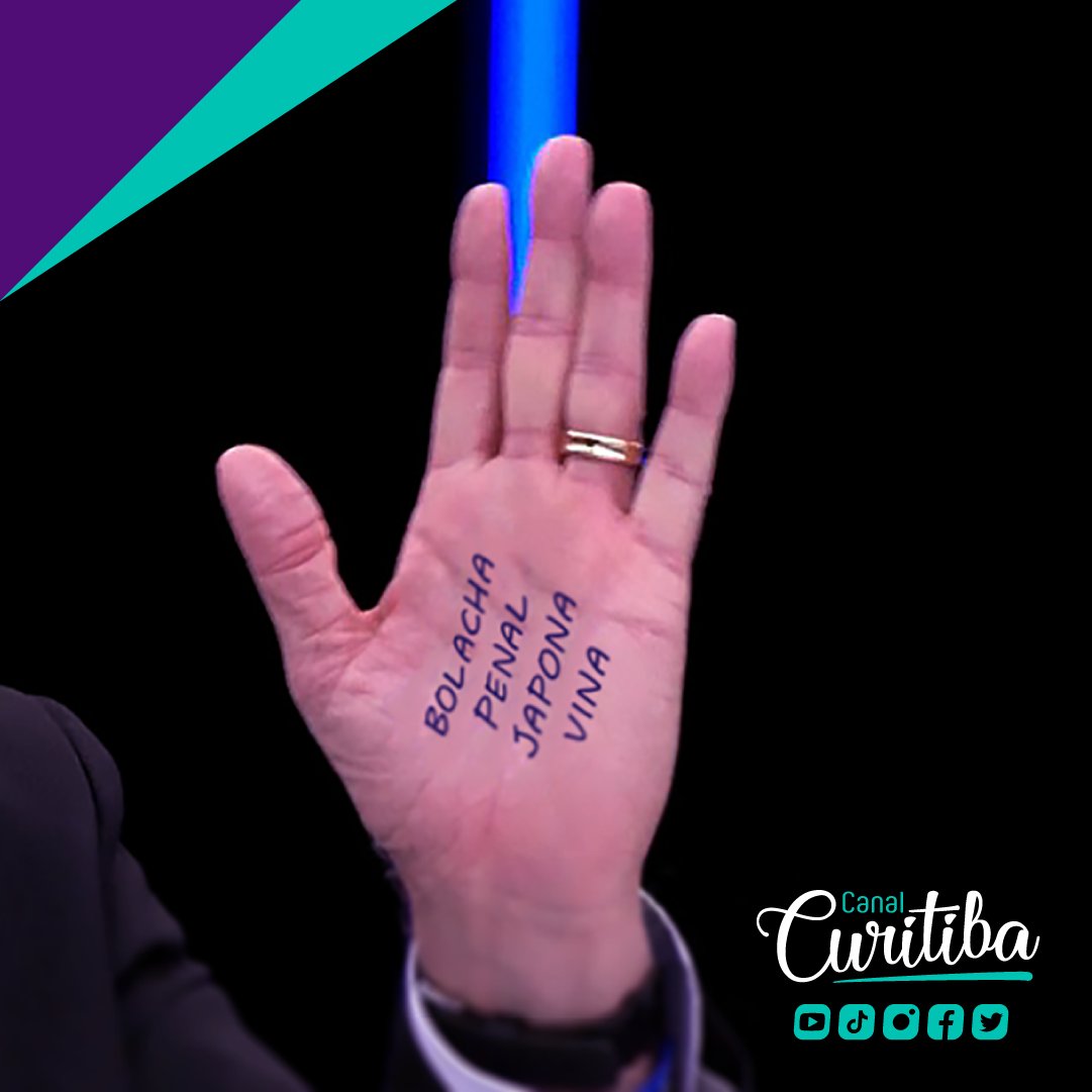 canal_curitiba's tweet photo. Polêmica!😆 #memebolsonaro #jn #jornalnacional #Bolsonaro #sabatina https://t.co/DeMt7BEhTQ