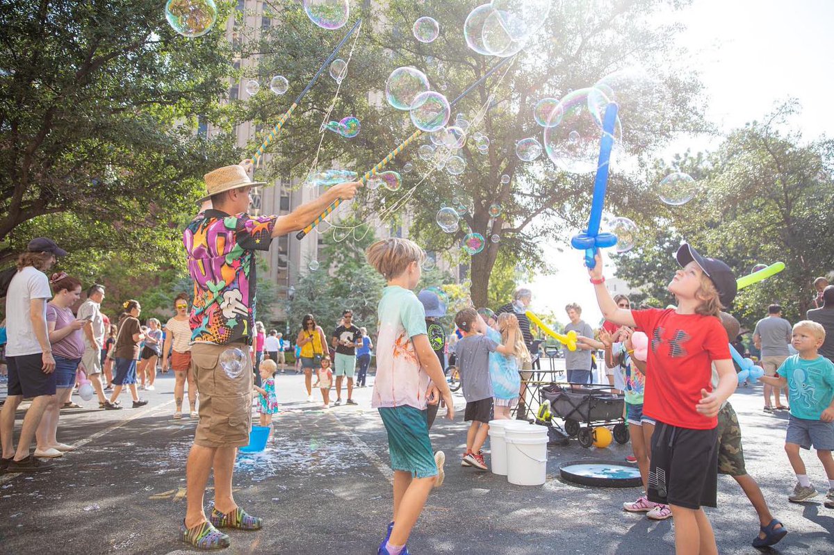 tulsaunitedway's tweet photo. Not sure if this weekend will be able to top last weekend...🤩

Thanks again to all who came to support us at the Downtown Deco Challenge. View more photos in our Flickr gallery (there were too many good ones to choose from!) https://t.co/xHxvSZ9jdo 

#LiveUnited #DowntownDeco https://t.co/OBGXJw3gRO