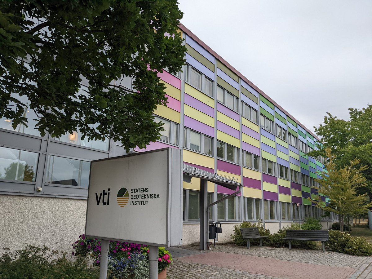 FranPilkington's tweet photo. A great way to finish off our #ICTTP trip - fantastic facilities at @vtisweden, wonderful host @AnnaAnund, got to sit in a truck cab and take a tour on an AV shuttle https://t.co/AYKJ36hQsR