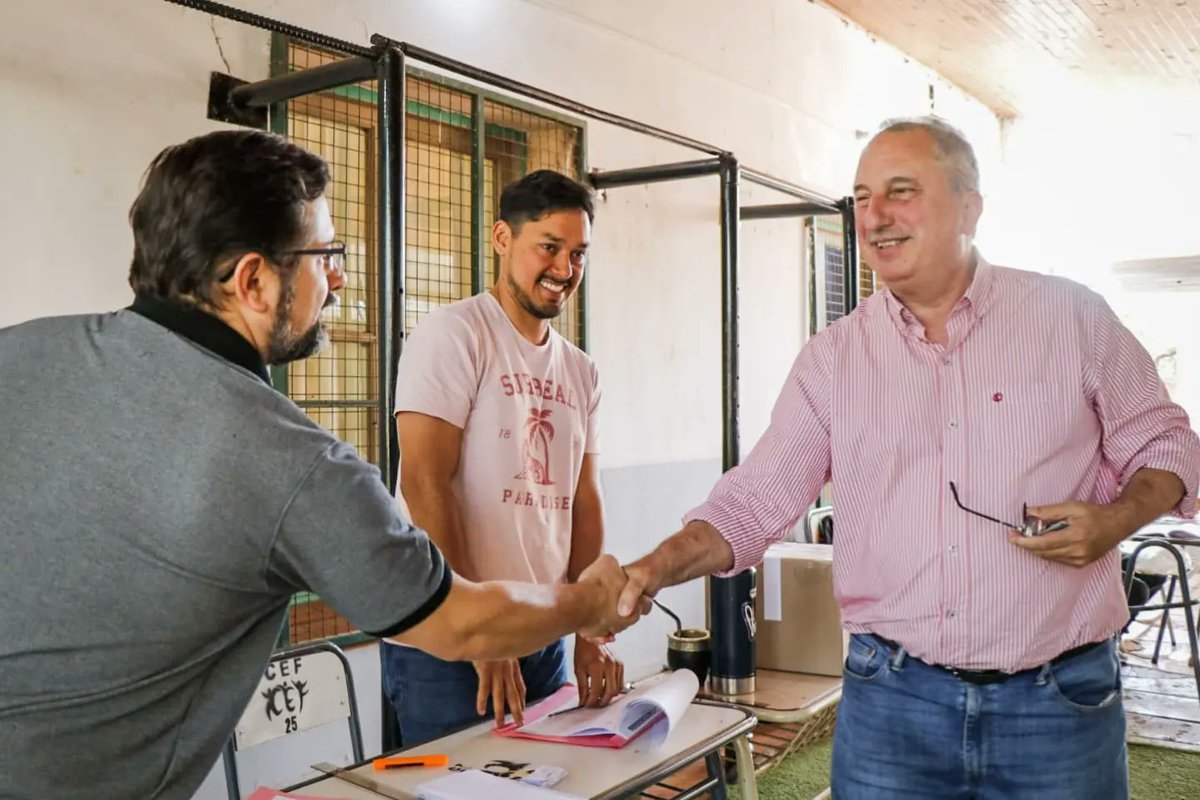 passalacquaok's tweet photo. Muy feliz de participar en las elecciones de la @udpm_misiones, votando en el CEF 25 de Posadas. ¡Como cada vez que hubo comicios! 

Un abrazo a los/las colegas y uno profundamente espiritual a mi amiga Marilú. 💙 https://t.co/6qWkJf7wom