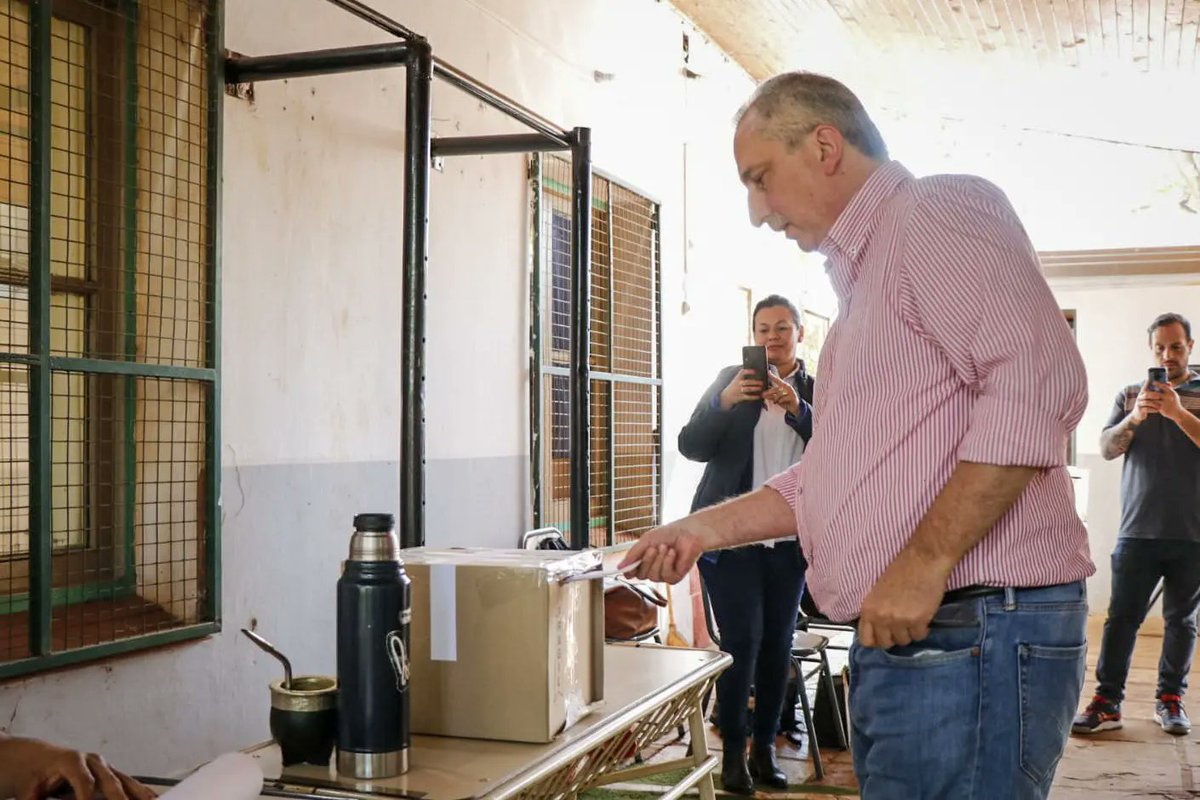 passalacquaok's tweet photo. Muy feliz de participar en las elecciones de la @udpm_misiones, votando en el CEF 25 de Posadas. ¡Como cada vez que hubo comicios! 

Un abrazo a los/las colegas y uno profundamente espiritual a mi amiga Marilú. 💙 https://t.co/6qWkJf7wom