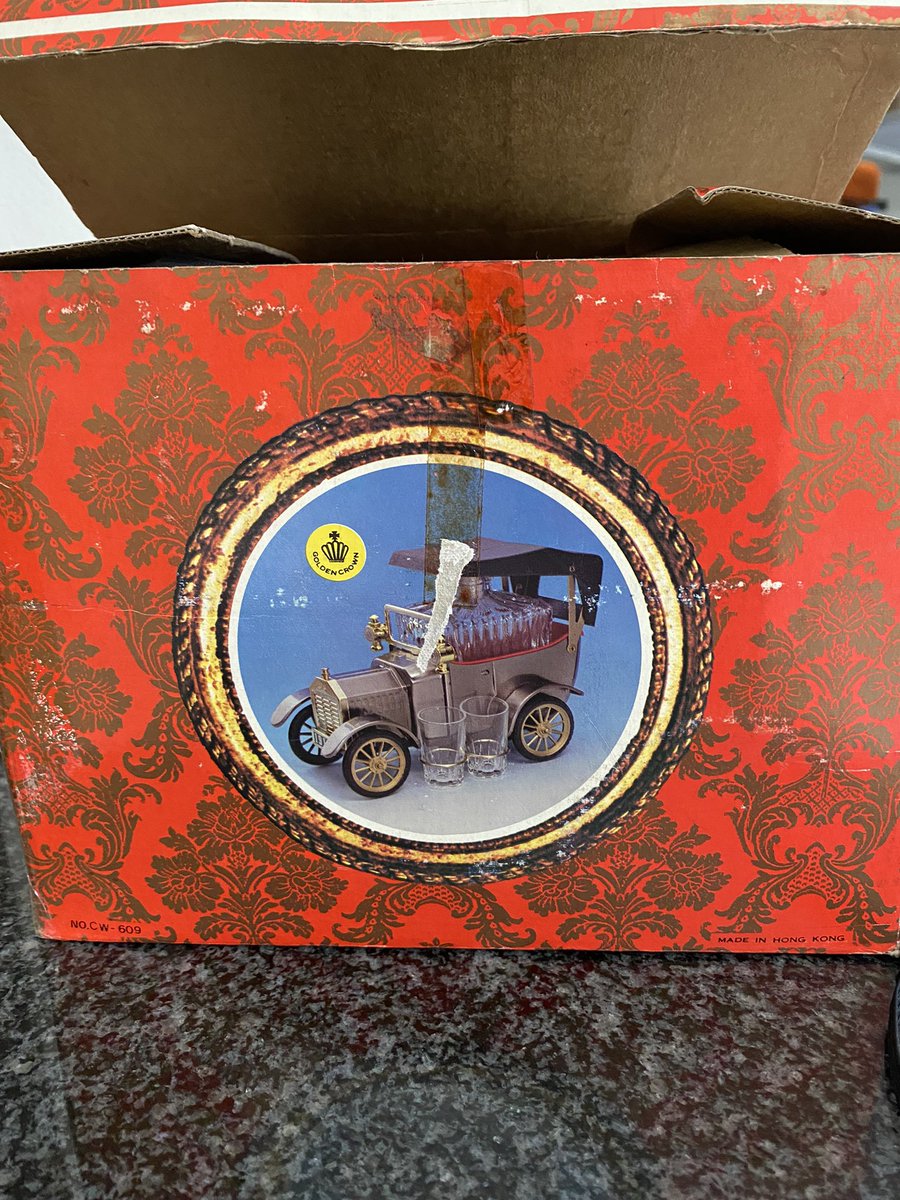 AntiquesbyNick's tweet photo. Where Nostalgia Loves! Just arrived - this supercool 1918 Model T Decanter with 4 tot glasses. In the original Box in perfect condition. Visit https://t.co/uQpVAZ0hAE for details https://t.co/EpxRnzyBvp