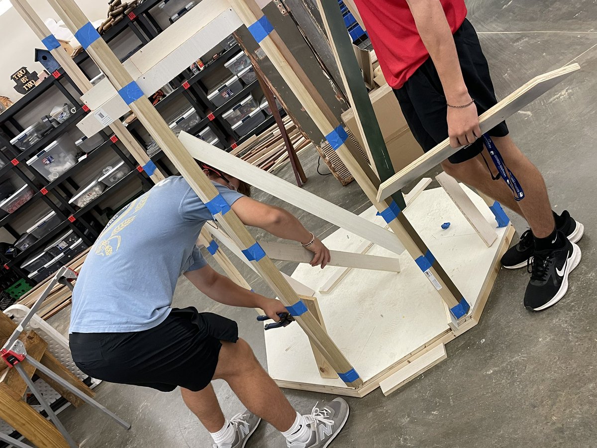 BlufordAlysia's tweet photo. Ag Students working on Lighthouse for Student Lighthouse Team! It’s Hurricane Season!💚🧡 @LeaderInMeShs @CTAEBibb @DRWASH1908 @BibbSchools @WendyPooler @RHSCanes @VidalityGreat06 #Built4Bibb https://t.co/nXsw3uCXmI