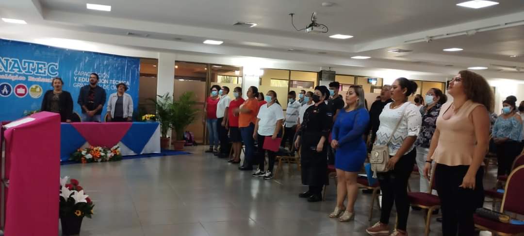 TecHoteleria's tweet photo. Centro tecnológico de Hotelería y Turismo, realiza el entrega de certificado a 60 protagonista de cursos de servicio de restaurante , elaboraciones de panes y 25 protagonistas en certificación de competencia en el referente de cocina .🤵🧑🍳🧑🦰👱🥖🍽️
#SoyTecNacional
#CTHT https://t.co/NfYjvvJZIn
