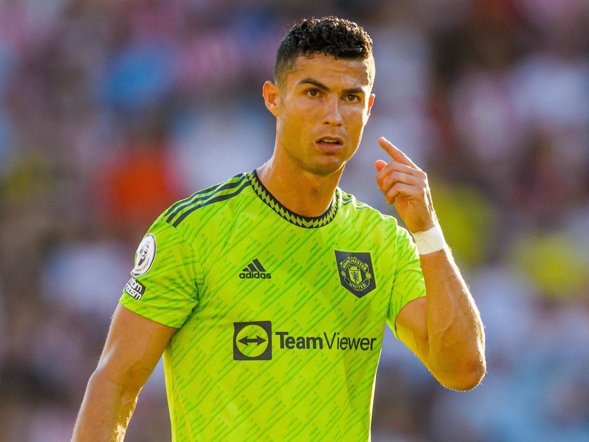 🚨 Cristiano Ronaldo aurait décidé que la meilleure option pour son avenir était de revenir au Sporting.

Le club portugais et Jorge Mendes travaillent sur son arrivée, encore loin d'être bouclée.

(<a href="/marca/">MARCA</a>)