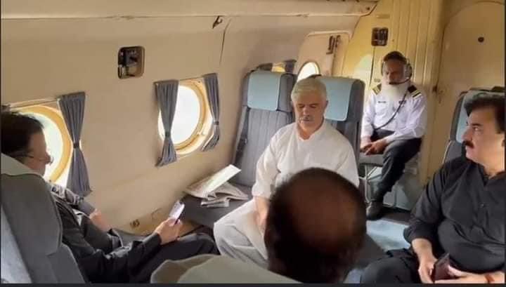 ad_swat's tweet photo. خیبر پختونخواه حکومت کا یہ وہ سرکاری ہیلی کاپٹر ہے جو  عمران نیازی کو تو سارے پختونخوا گھوما سکتا ہے ، لیکن ان پانچ بھاٸیوں کو بچانے نہیں آسکتا تھا ، جو گھنٹوں امداد کے منتظر رہے ، لیکن کوٸی سرکاری امداد نہیں ملی اور پانچوں بھائی لہروں کی نظر ہوگٸے ...😢
#Swat ...💔 https://t.co/EiqJ4zKWGo