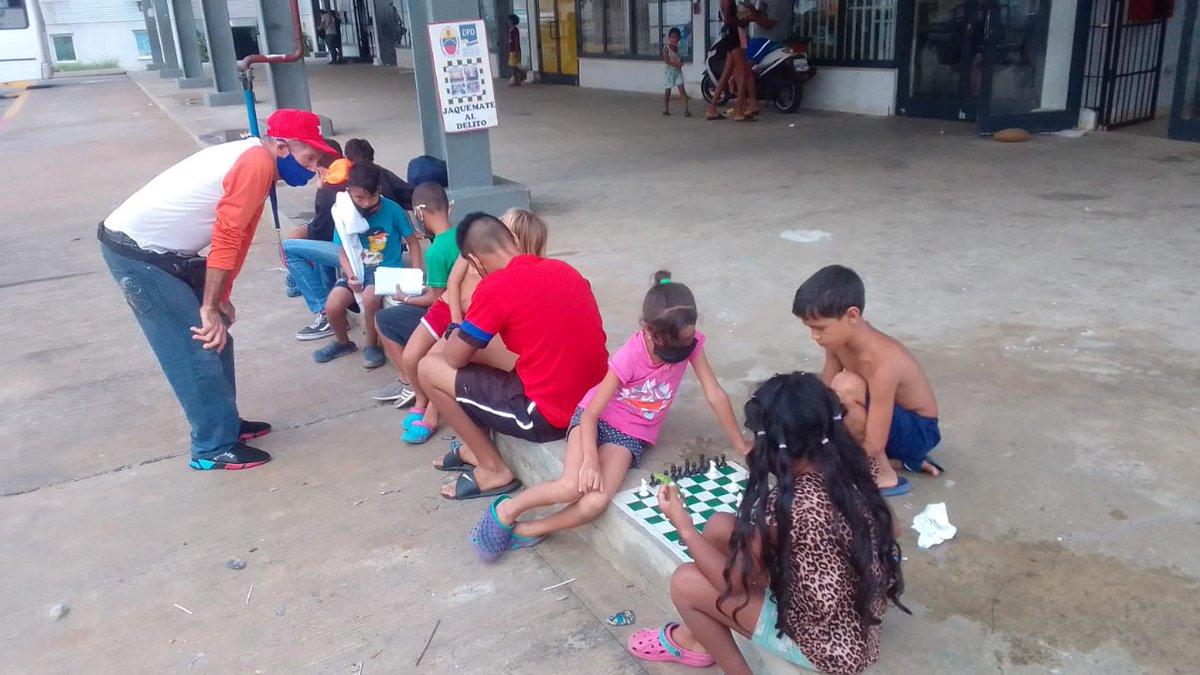 DPDLaGuaira2's tweet photo. #Entérate||#25Ago||#DPDOficial
#SomosMásQuePrevención
DPDLaGuaira realiza Conversatorio Preventivo bajo el lema Dale Un Jaque Mate Al Delito a niños, niñas y adolescentes del Urb. Hugo Chavez, Pqia. Urimare CP-08
#PoderInnovar
#DPDNuevaCulturaPreventiva
@MonsalveRAR
@DPDOficial https://t.co/5FKLqAonWz
