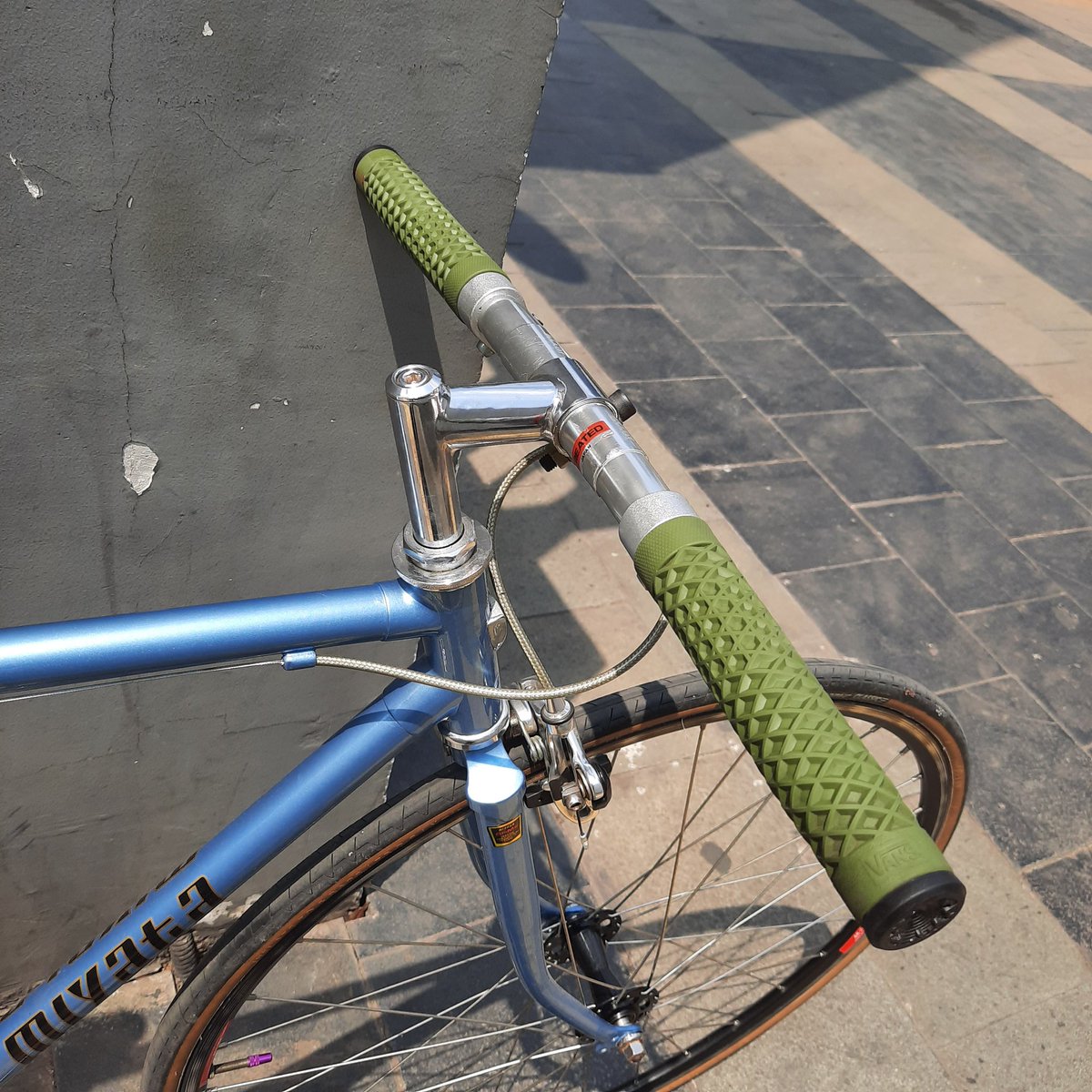 Anticlo26's tweet photo. WTS HANDLEBAR YA
Nitto touring (cut) flatbar
Good condition 
500.000 negoin om
#fnfjb https://t.co/uDDEHEAMb6
