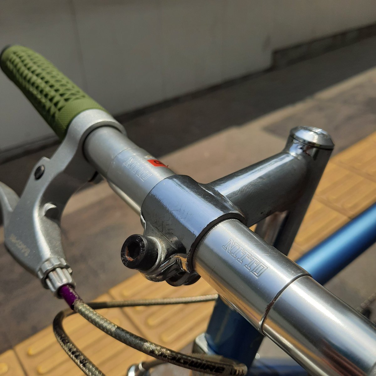 Anticlo26's tweet photo. WTS HANDLEBAR YA
Nitto touring (cut) flatbar
Good condition 
500.000 negoin om
#fnfjb https://t.co/uDDEHEAMb6