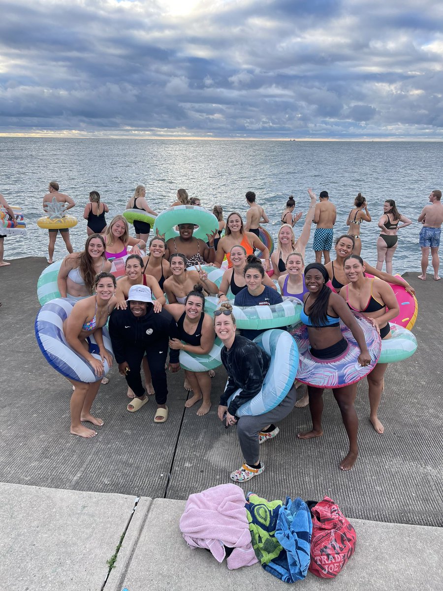 Uurka_20's tweet photo. 7 am Swim Club ✨💜
Today will stay with me forever. Thank you @AUProSports for bringing these beautiful women into my life!!! https://t.co/vx7PuNX9sF