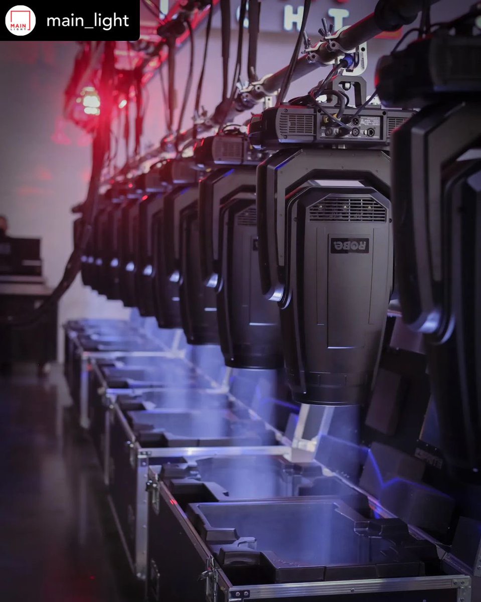 TheRobeWay's tweet photo. Ringing in the weekend on a #NewGearFriday with @MainLight & their new inventory of @Robelighting #ESPRITE LED luminaires.
#therobeway #fridayvibes #robelighting #mainlight #newrobegear #transferableLEDengine #robeinnovation https://t.co/tQgZAMIQhU
