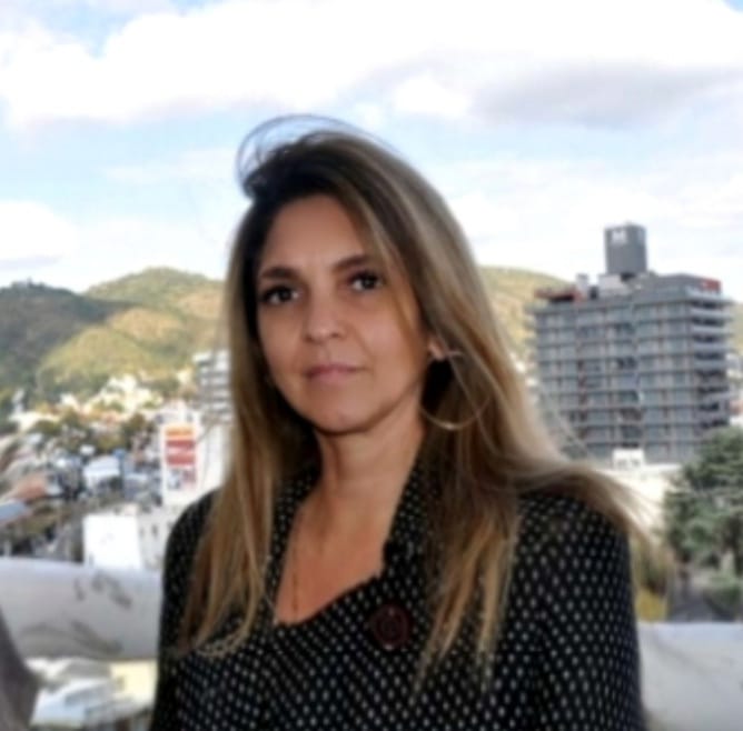 CordobaVerdad's tweet photo. 𝐏𝐔𝐍𝐈𝐋𝐋𝐀 𝐓𝐄𝐍𝐃𝐑𝐀́ 𝐔𝐍 𝐋𝐀𝐁𝐎𝐑𝐀𝐓𝐎𝐑𝐈𝐎 𝐃𝐄 𝐏𝐎𝐋𝐈́𝐓𝐈𝐂𝐀𝐒 𝐏𝐔́𝐁𝐋𝐈𝐂𝐀𝐒
«Humanizando», se llama el laboratorio de Políticas Públicas que orienta la dirigente Libia Smania y abarcará distintas áreas, con eje en economía circular.
https://t.co/zFpvh6Tu7f https://t.co/px7C28aIMz