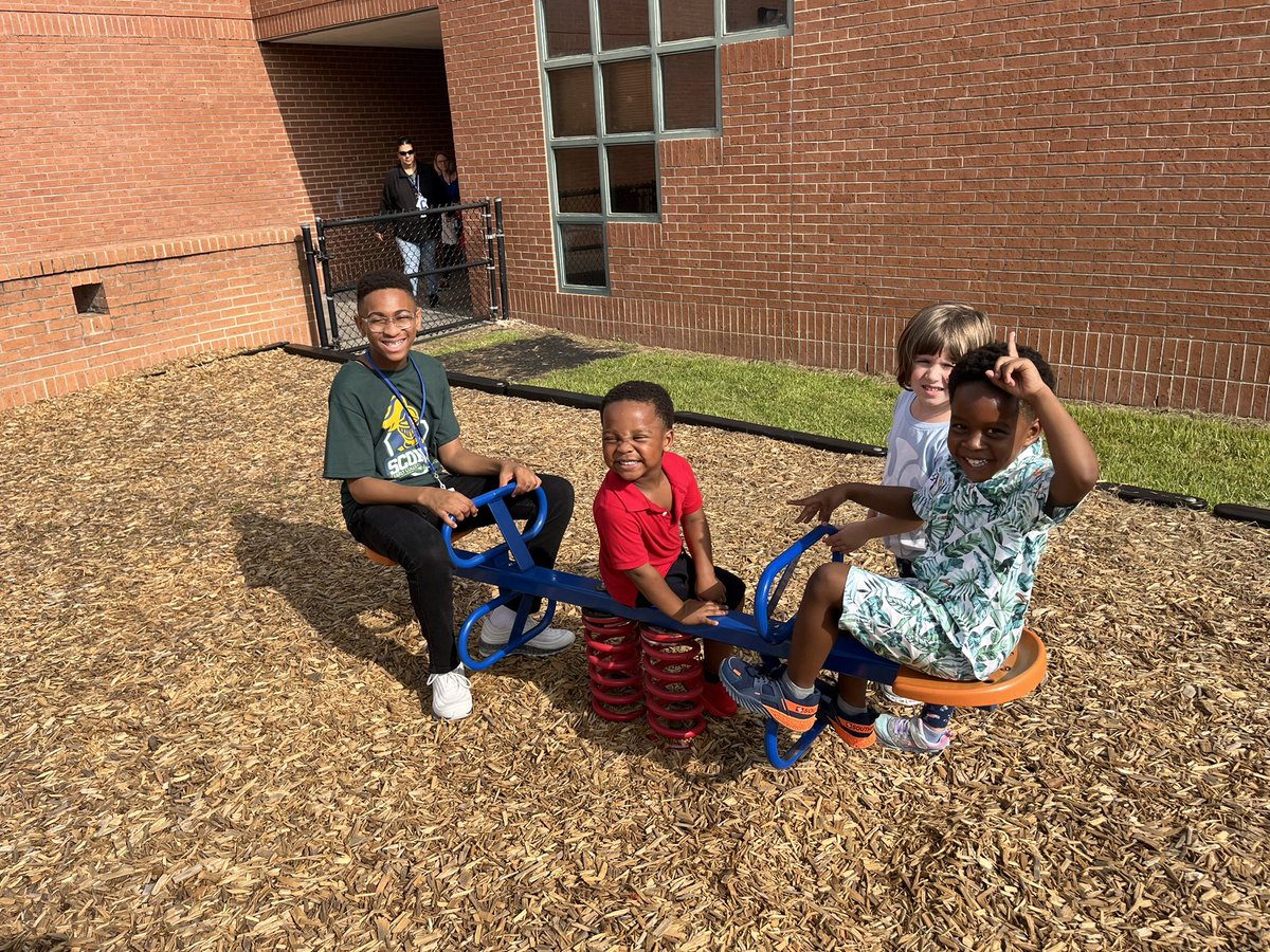 AmandaRileyMBE's tweet photo. Our quest students are here! Miss Melanie and Mr. Dallas! #PK_POGplay #MBEBears2020 #LightTheWay
#MBEisFamily
#prekexplorers
#Prek4play @HumbleISD_MBE @HumbleISD_PREK https://t.co/rX0vrXeelP