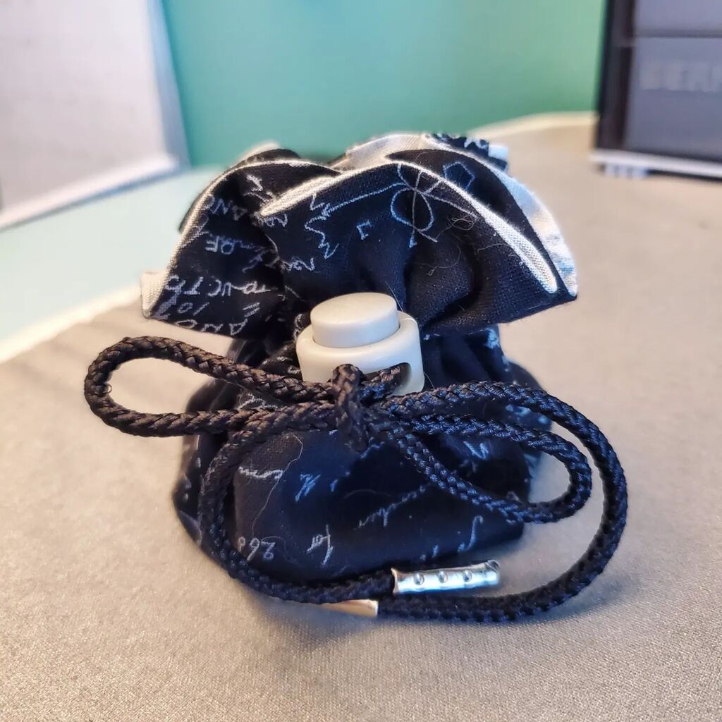 futurexmsmalcom's tweet photo. A tiny goblin pouch for tiny goblins wares.
.
.
.
.
.
#dnd #dnd5e #dnddice #thediceguild #dice #diceaddict #dicehoard #homebrewdice #dicegames #dicegame #diceporn #dicelove #dicegoblin #dicemaniacsclub #d20 #dicecollector #diceset #polyhedraldice #dicem… https://t.co/V9GoEv8saL https://t.co/y7AGQP8idO