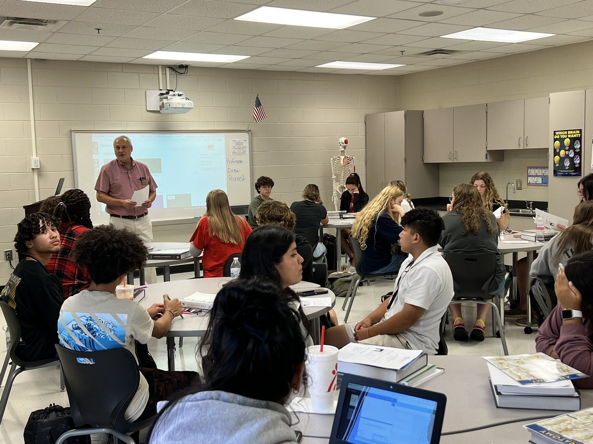 IvesterEarlyCollegeHallCo tweet media