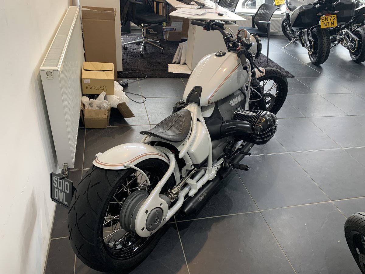 garydixon04's tweet photo. Fell for this beauty whilst hobbling around #bmwmotorrad. #Dalkeith Edinburgh. Beautiful craftsmanship #cncengineering parts . Rose gold n pearlescent creme . Colour I was told inspired by #AstonMartin old colour. #bmwmotorcycle Ideas for #bonecancer #diabetes charity event 2023 https://t.co/jOwG48jd63