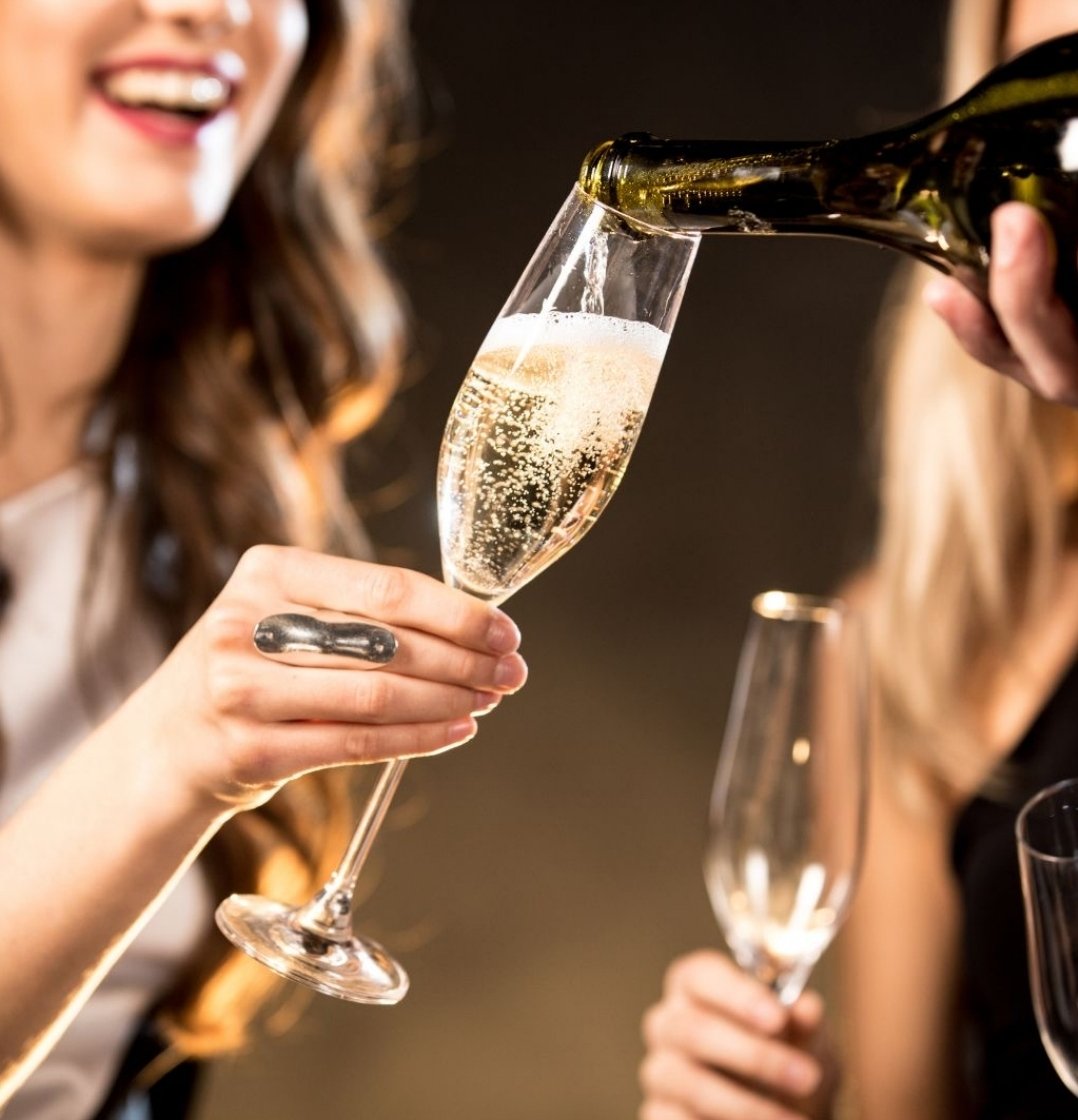 PepperclubHotel's tweet photo. Cheers to Friday… start your weekend off the right way in Cape Town!
.
.
#pepperclubhotel #capetown #loopstreet #ilovecapetown #luxuryhotel #fivestarhotel #foodie #capetownfoodie #happyfriday
@PepperclubHotel https://t.co/qPNmCSOXUN
