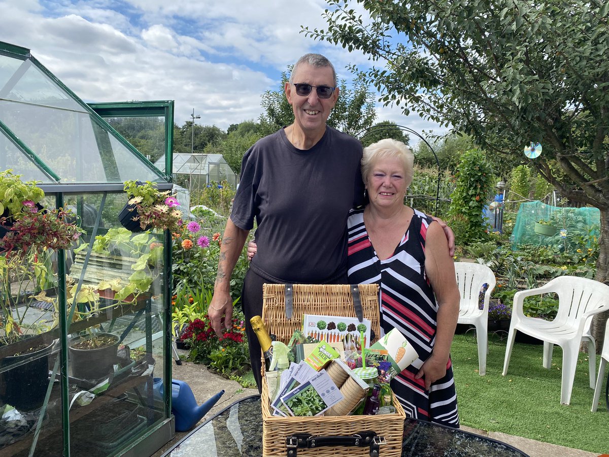 ARDAllotments's tweet image. Congratulations to Jan and Keith who have been named as happiest and most welcoming plotholders during our open weekend for @NGSOpenGardens They were presented with this lovely hamper of goodies today and thoroughly deserved it was too! Join us in congratulating them!🍾