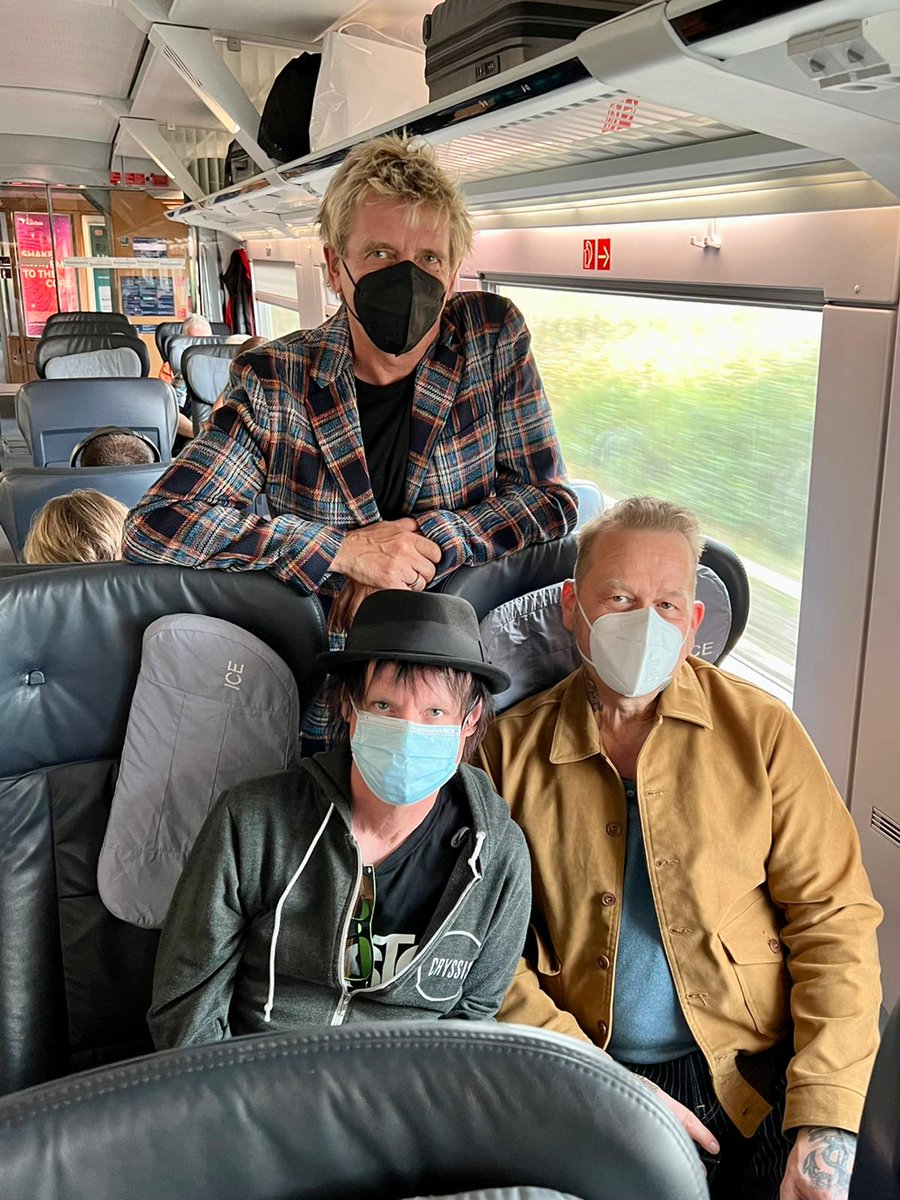 dietotenhosen's tweet photo. Unterwegs nach #Bremen. #allesfürdietour https://t.co/KBusCp5A6O