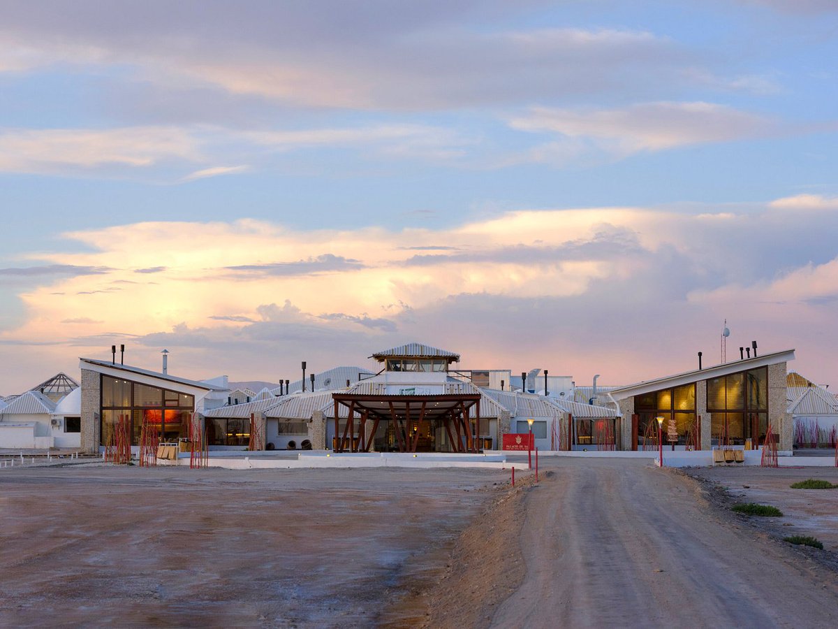 TheWorldsBestH1's tweet photo. The Top 25 Out of the Ordinary Hotels in The World, From The Tripadvisor 2022 Travellers Choice Ratings: 25. Hotel Palacio de Sal, Uyuni, Bolivia 
https://t.co/2Sh06zDPV1 https://t.co/9iwk9ZcbrM