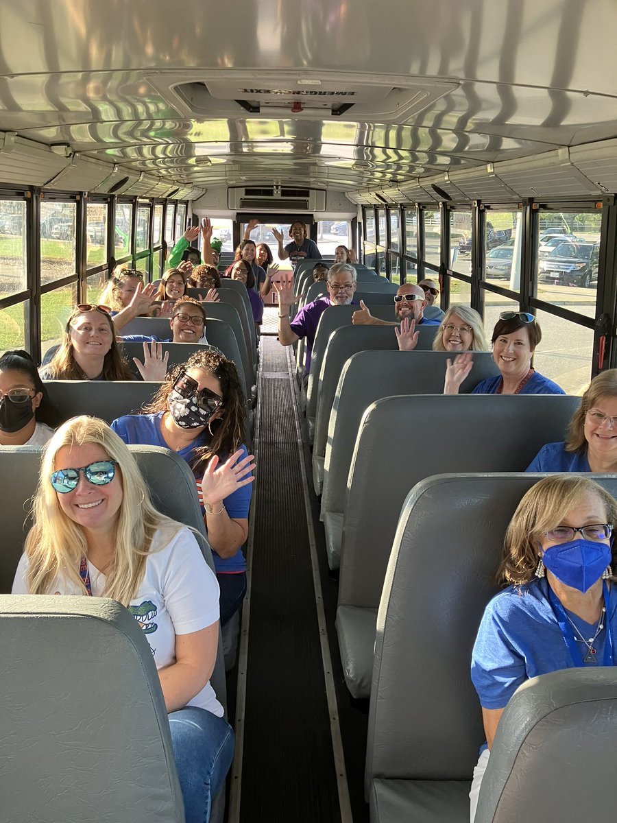 CESg8trs's tweet photo. CES Community Bus Tour! We greeted some students and toured our neighborhoods. So nice to connect with our community! #BuildingtheBestSPS #GrowingGreatGators https://t.co/nbdeEOiebo