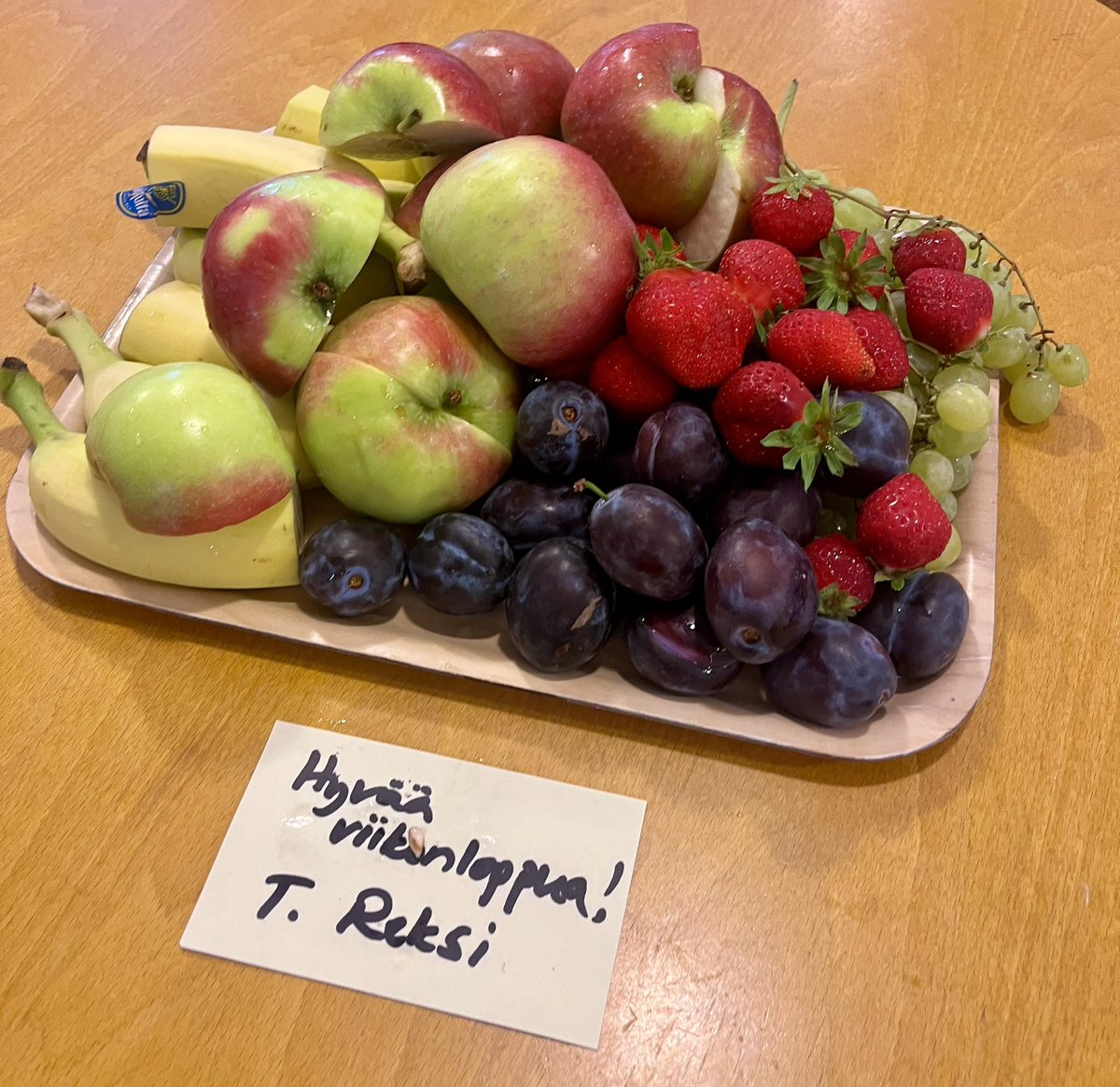 Olen 60:n esihenkilö. Päätin tänä vuonna pitää jokaiselle 2-3 varttikeskustelua pidemmän onnistumiskeskustelun lisäksi. Uskon kohtaamisten voimaan. Olen nyt pitänyt 15 ja saanut paljon. Kysyn miten voin auttaa ja mitä kuuluu. Moni on kysynyt myös mun kuulumisia. Niin hyvä mieli.