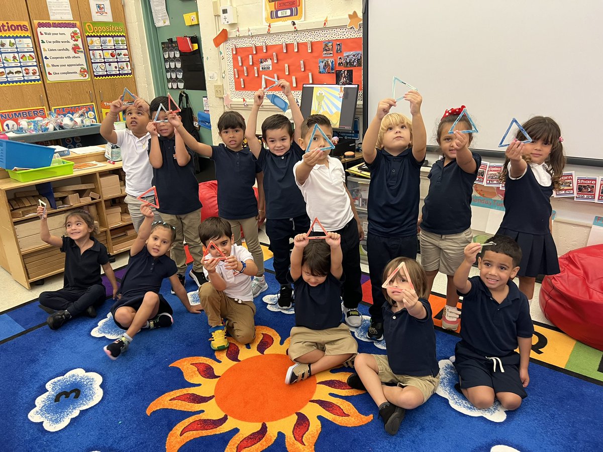 dee12512's tweet photo. Making Triangles!! @FlagamiSchool #wherelearningbegins https://t.co/x9tLVQoVUA