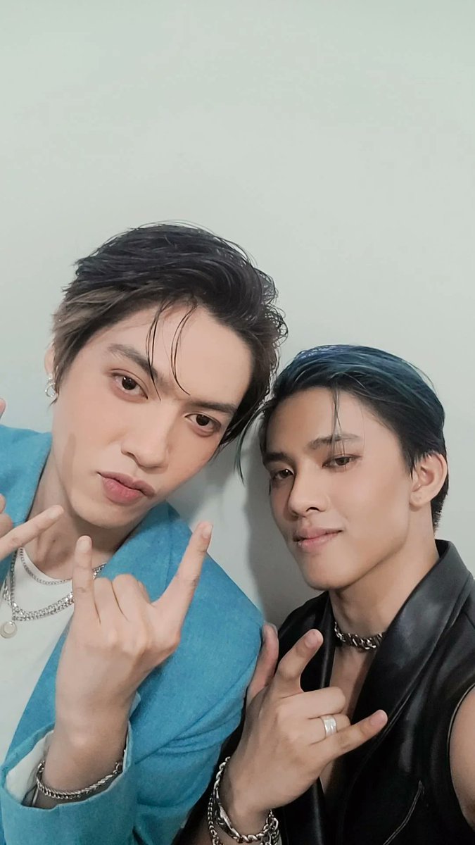 We rarely take pics pero eto nakalkal ko kay kuya idol lodi master senpai pinunong juswel