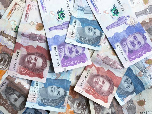 WRadioColombia's tweet photo. #Economía | Reforma tributaria: se cae impuesto a oro y sigue subsidio de gasolina en frontera >> https://t.co/clqiSorbnj https://t.co/D65eMyxslg