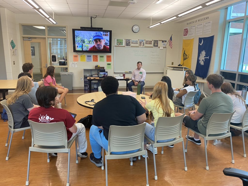 michaelburges12's tweet photo. Brought two excellent voices, @collins_neal &amp; @reprussellott into our Senior Law Center class to discuss the problems of tribalism, hyper partisanship, and polarization in our political culture today. #StraightTalk #RealDialogue https://t.co/qE4iPr3AX7