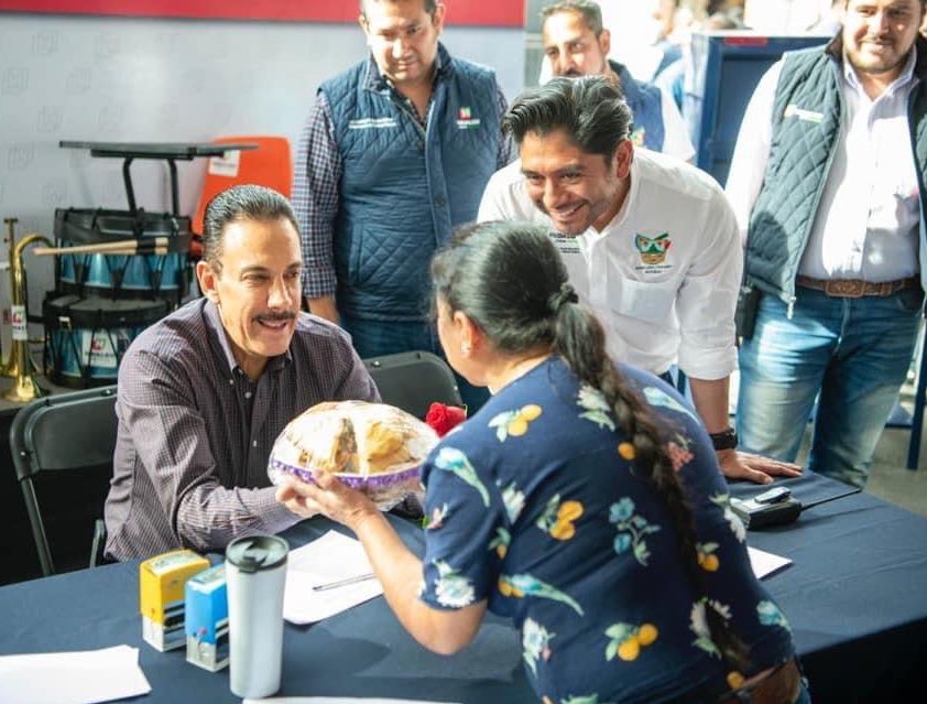 ¡Feliz cumpleaños Gobernador <a href="/omarfayad/">Omar Fayad</a>! 

Muchas gracias por la oportunidad y la confianza para formar parte de su equipo, uno que construyó un #HidalgoMásFuerte. 

Le deseo que este nuevo año que comienza para usted, esté lleno de éxitos. Reciba un fuerte abrazo.