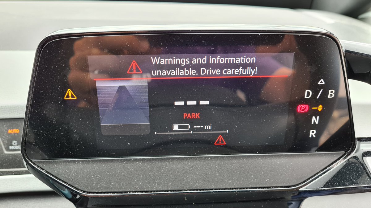 slanceley's tweet photo. Any VW ID.3 drivers has this happen whist driving? @VW https://t.co/CioHfiFy9W