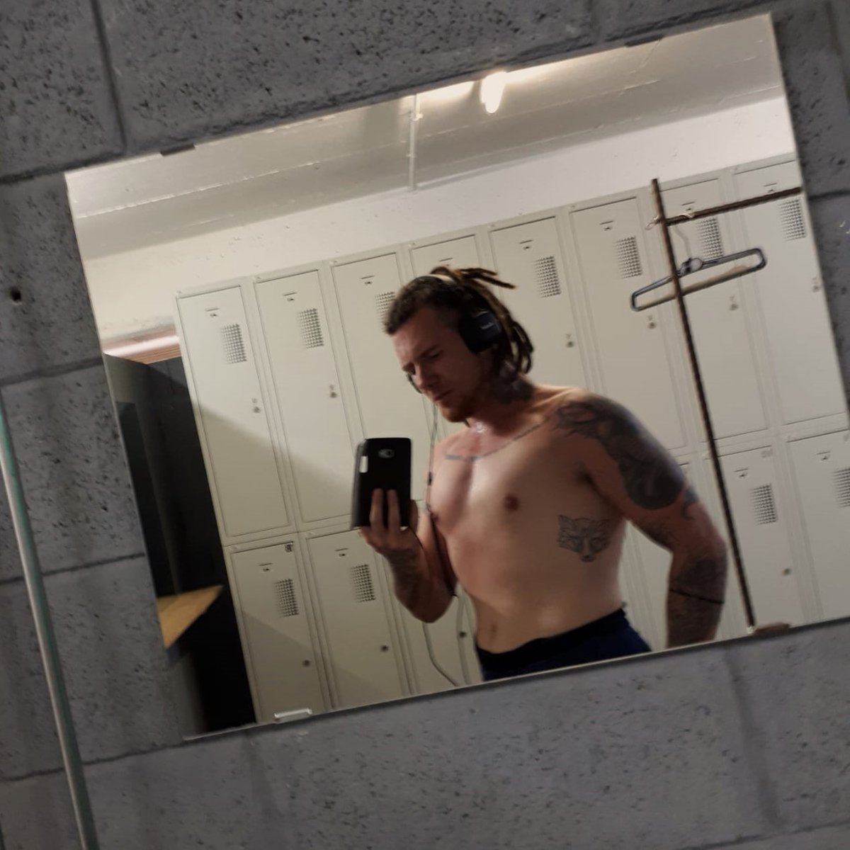 La congestion 🤩
Ce moment ou tu fini ta séance en ayant l'impression d'etre un tank, pour redevenir 2heure plus tard le geek tout mou que t'est a l'intérieur.

fin bref, on avance vers un physique qui me plait!
1m79/84kg, loin d'etre sec mais on commence a apercevoir les abdo :3