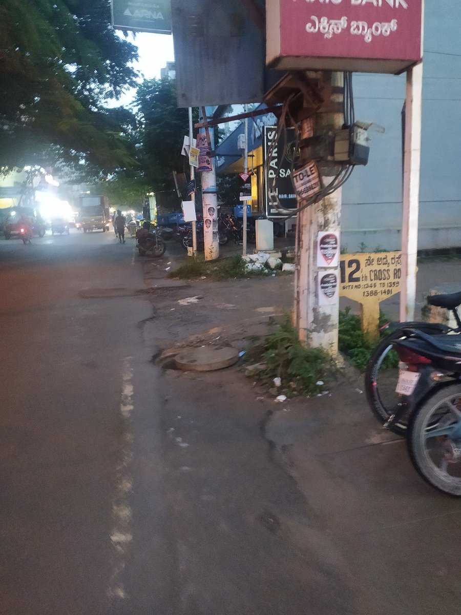 Suraj_M_G's tweet photo. @chairmanbwssb @bwssbchairman A manhole is kept opened since many days. Dangerous for pedestrians especially children. #bwssb https://t.co/ATLOiBOw7y