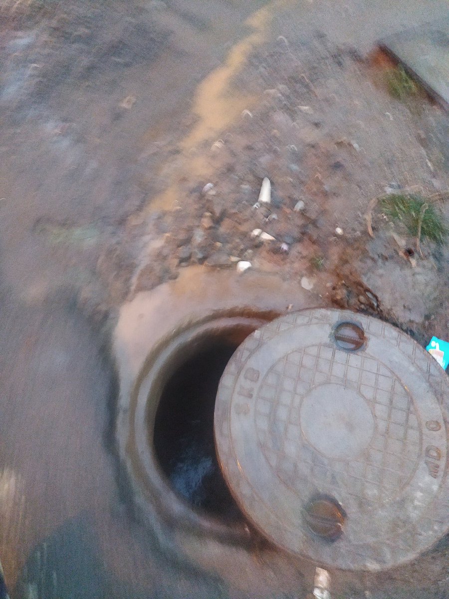 Suraj_M_G's tweet photo. @chairmanbwssb @bwssbchairman A manhole is kept opened since many days. Dangerous for pedestrians especially children. #bwssb https://t.co/ATLOiBOw7y