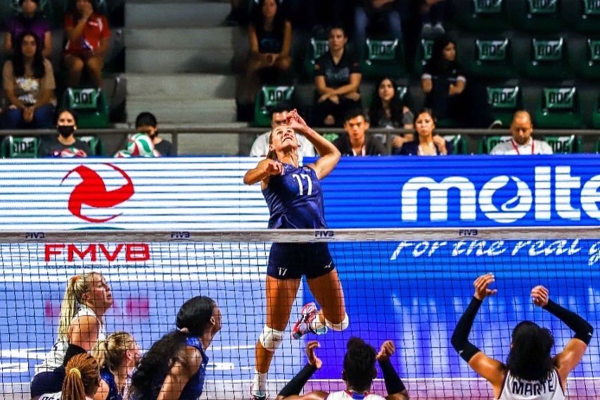 miderec_rd's tweet photo. ¡Nuestras Reinas son las Reinas!

La Selección Femenina de Voleibol de la República Dominicana derrotó anoche 3-2 a las campeonas olímpicas 2021 de Estados Unidos para cerrar invicta con 4-0 la serie regular de la XIX Copa Panamericana de Voleibol Femenino celebrado en México. https://t.co/sC9ZRbPYmN