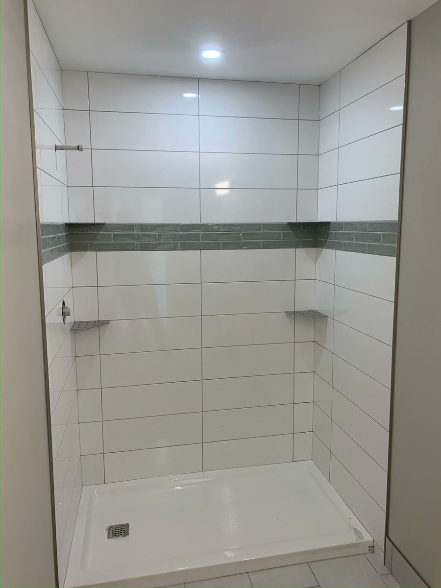 cgj_tile's tweet photo. Super Clean look.  

Check out those incredible @schluterNA corner shelves.  

#Ensuite #Tiles #Tilesetter #RedDeer #CentralAB https://t.co/xQxfTfhGng