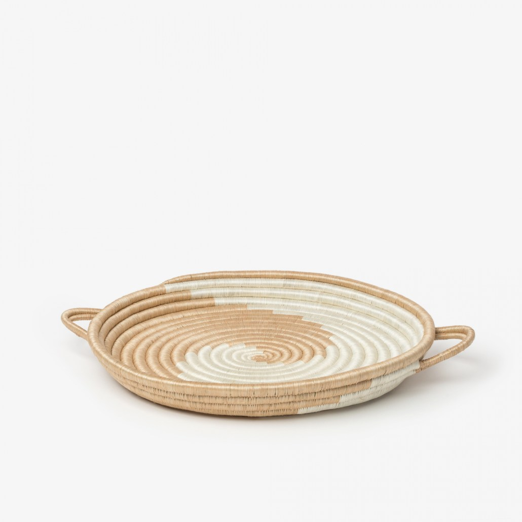 Azizi_Life's tweet photo. Ready for the weekend? The Zera serving tray is perfect for serving your weekend drinks! 😍🍹
.
.
.
.
.
.
.
.
.
.
.
.
#azizilife #housebeautiful #bohostyle #pattern #design #photooftheday #homegoods #fairtradegifts #home #africanart #homedetails #rwandamade #love #myhomevib https://t.co/goVNar7EVb