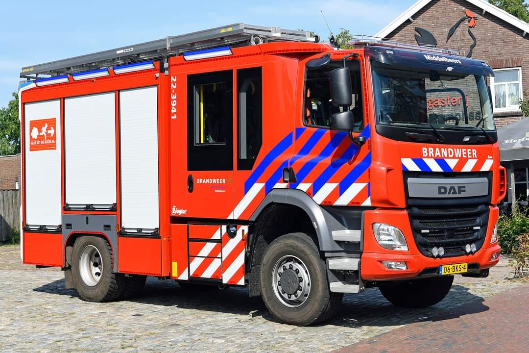 TonvanderToolen's tweet photo. Mooie #tankautospuiten van de brandweer Brabant Zuidoost met een opbouw van @ziegler_nieuws #Asten #DeRips #Gemert #DeBeerzen.. https://t.co/UywPUmxFVy